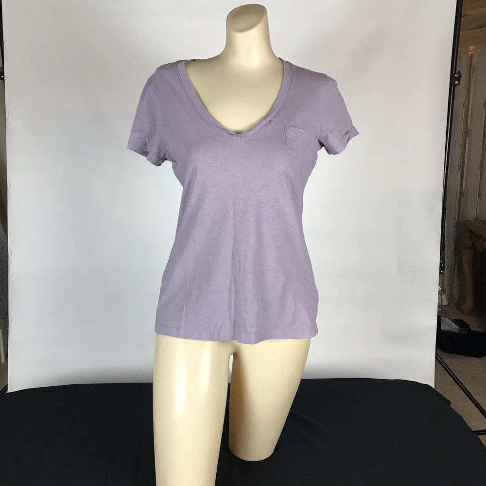 Women’s short sleeve v-neck t-shirt.